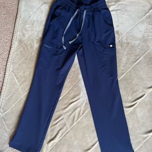 Figs high-waisted Dowa scrub pants in navy blue size small